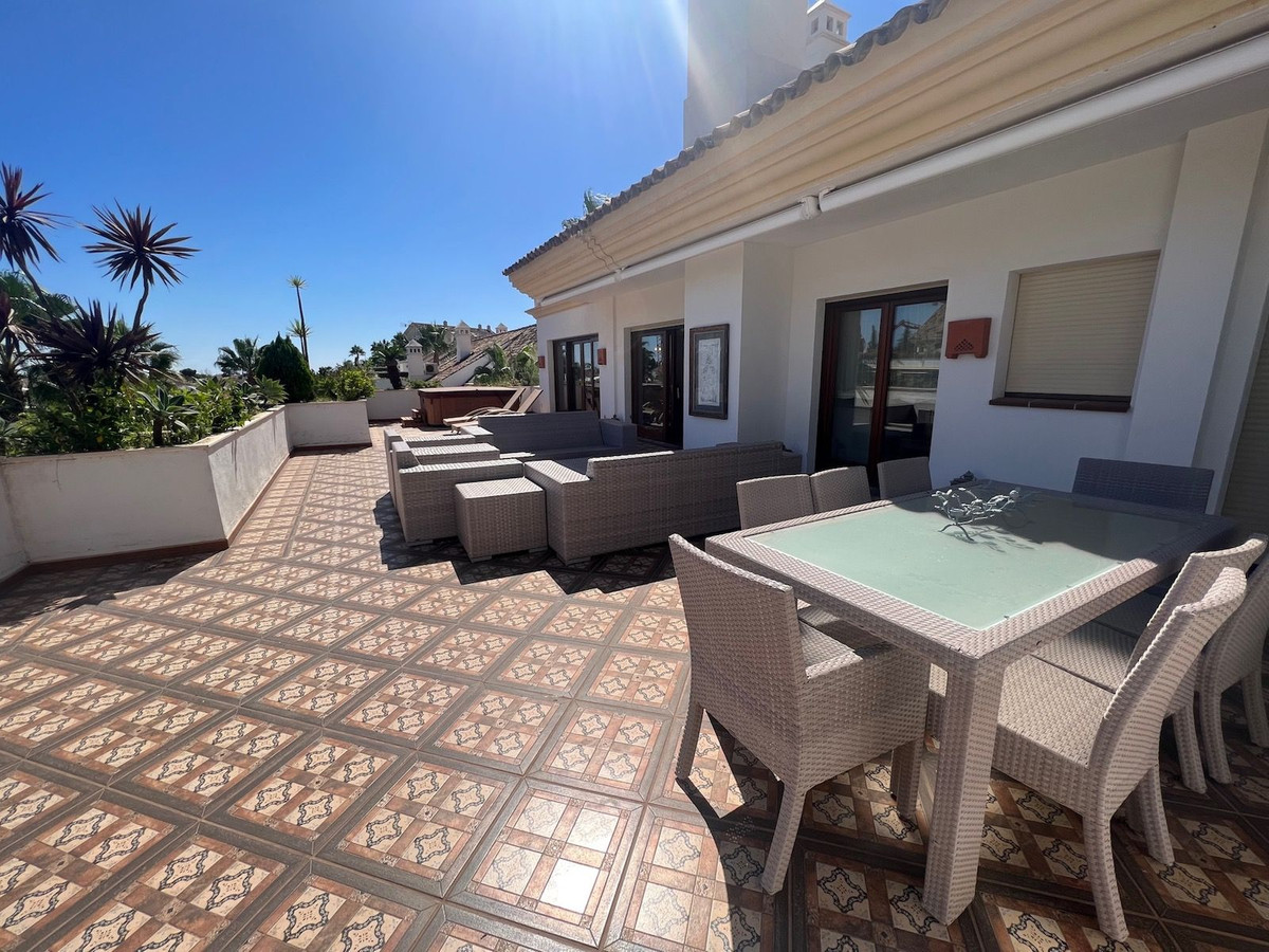 4 Bedroom Apartment for Sale in The Golden Mile — 4