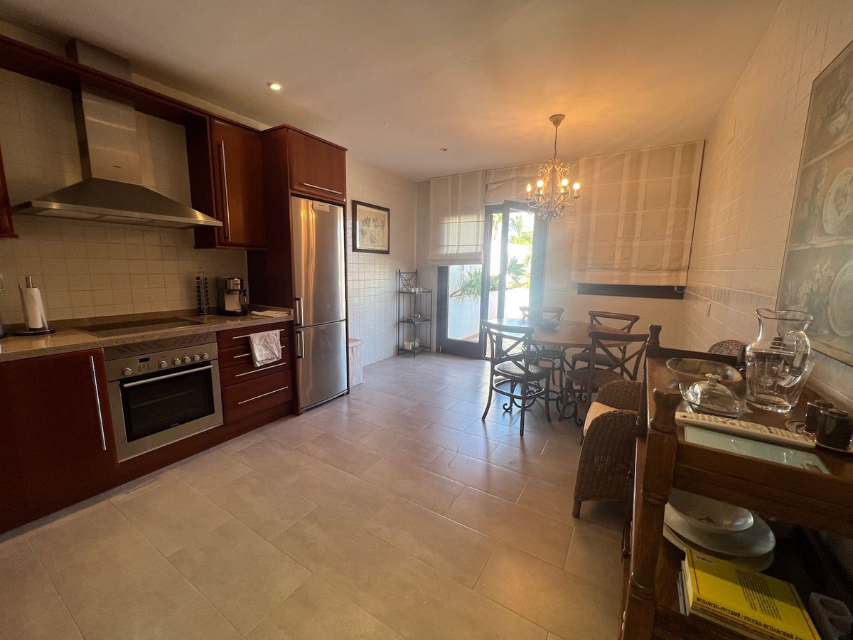 4 Bedroom Apartment for Sale in The Golden Mile — 6
