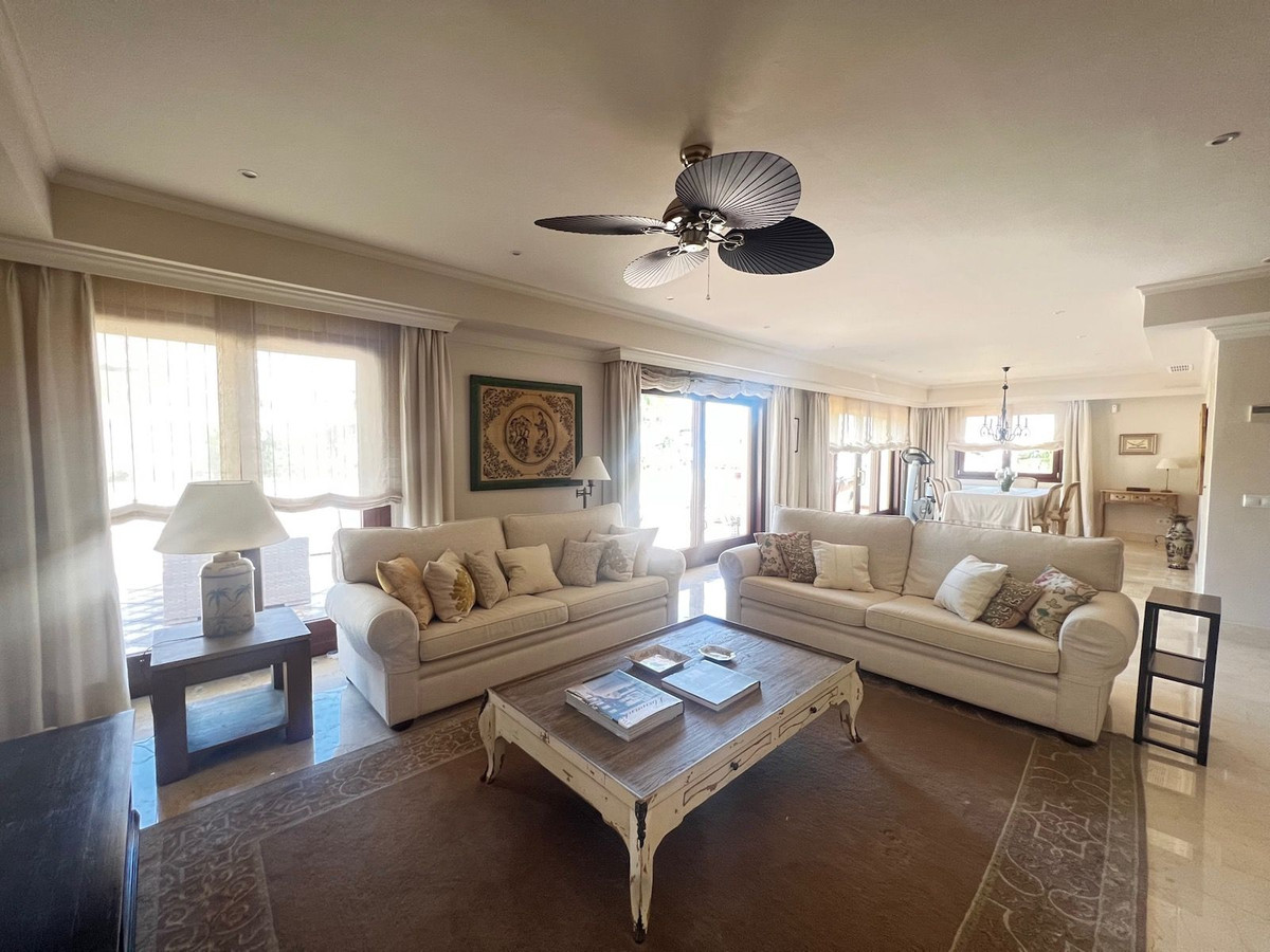4 Bedroom Apartment for Sale in The Golden Mile — 8