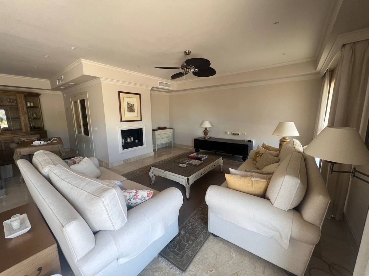 4 Bedroom Apartment for Sale in The Golden Mile — 9