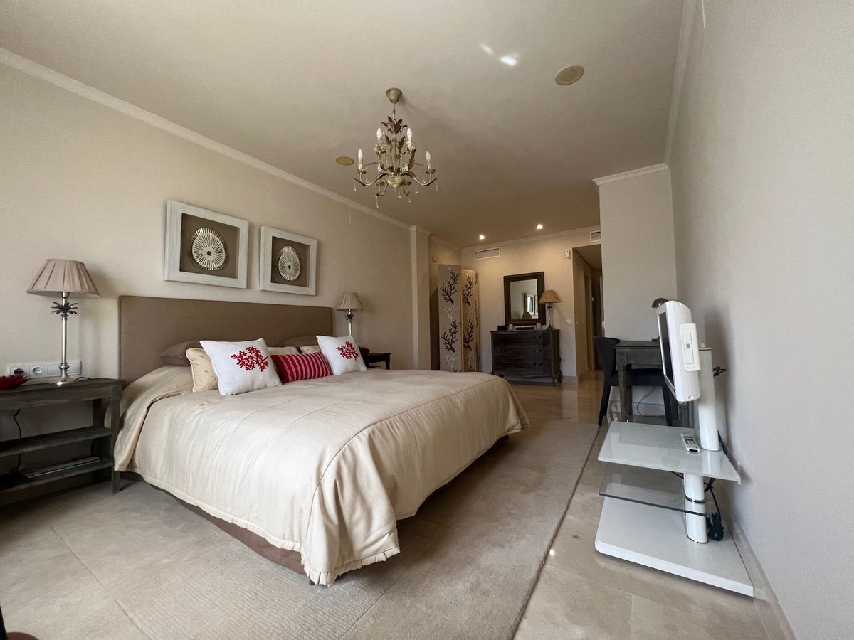 4 Bedroom Apartment for Sale in The Golden Mile — view 10