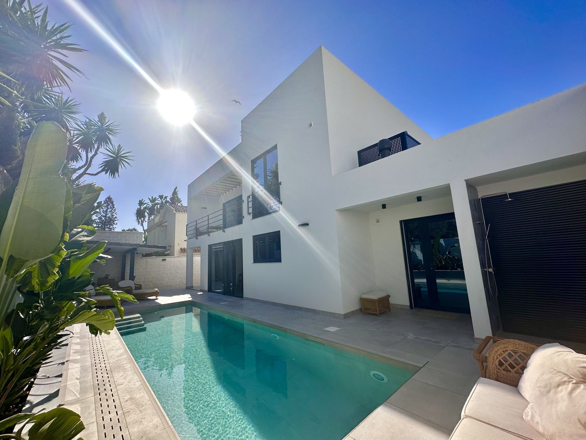 4 Bedroom Villa for Sale in Puerto Banús