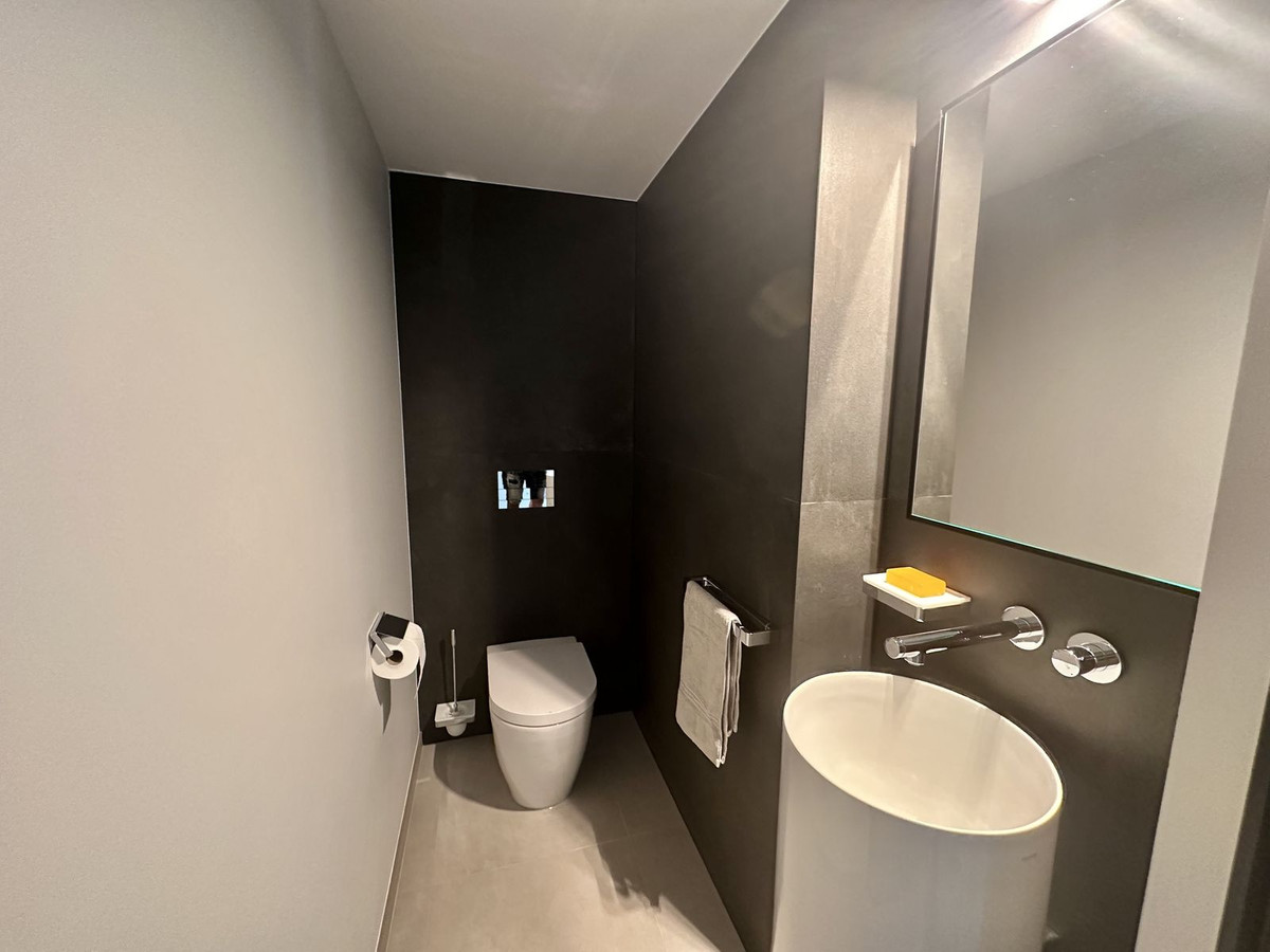 4 Bedroom Villa for Sale in Puerto Banús — view 12