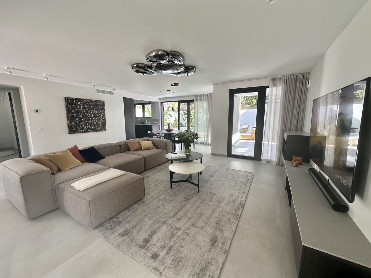 4 Bedroom Villa for Sale in Puerto Banús — view 13