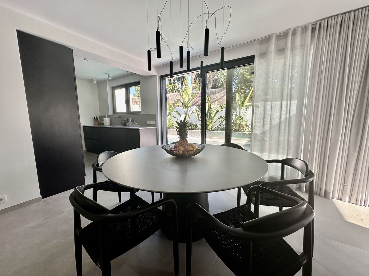 4 Bedroom Villa for Sale in Puerto Banús — view 14