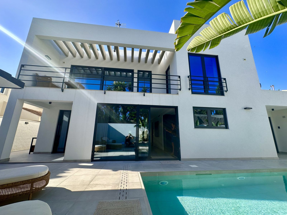 4 Bedroom Villa for Sale in Puerto Banús — view 20