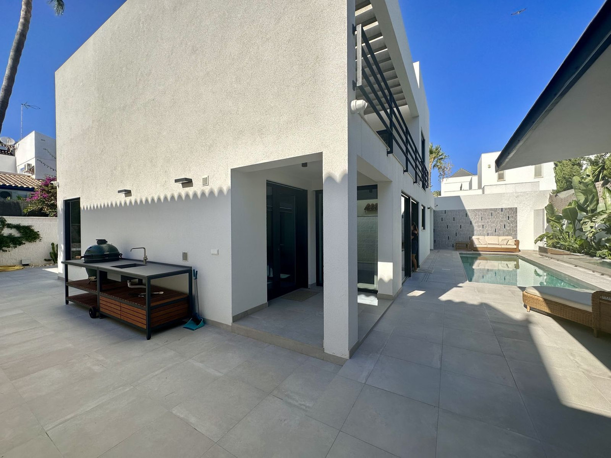 4 Bedroom Villa for Sale in Puerto Banús — 7