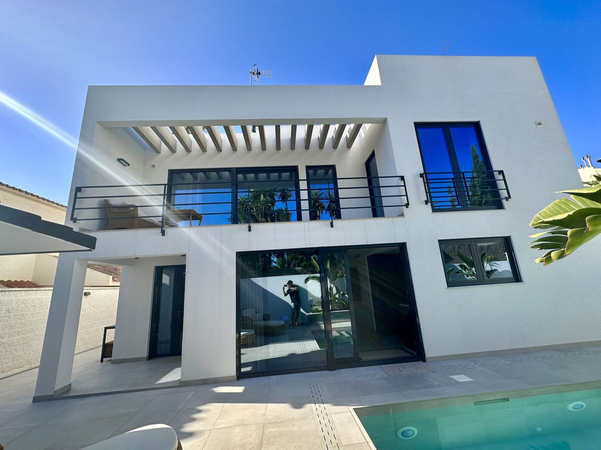 4 Bedroom Villa for Sale in Puerto Banús — 9