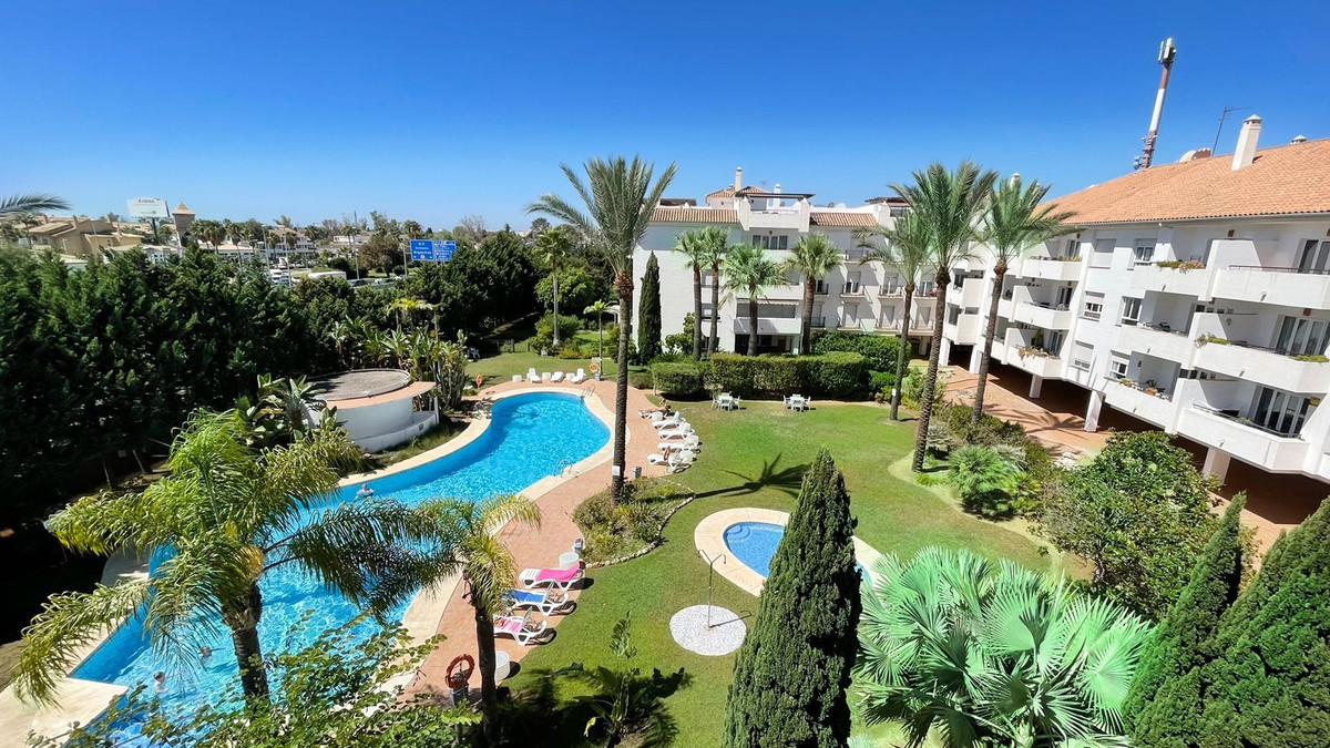 4 Bedroom Apartment for Sale in Nueva Andalucía