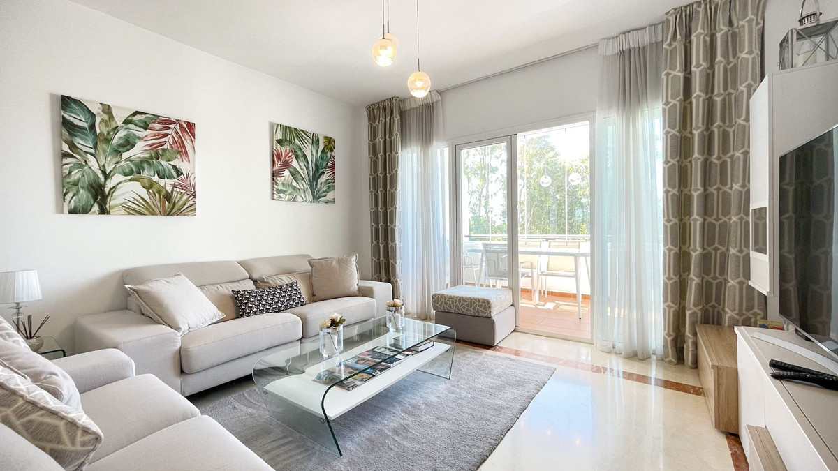 4 Bedroom Apartment for Sale in Nueva Andalucía — 2