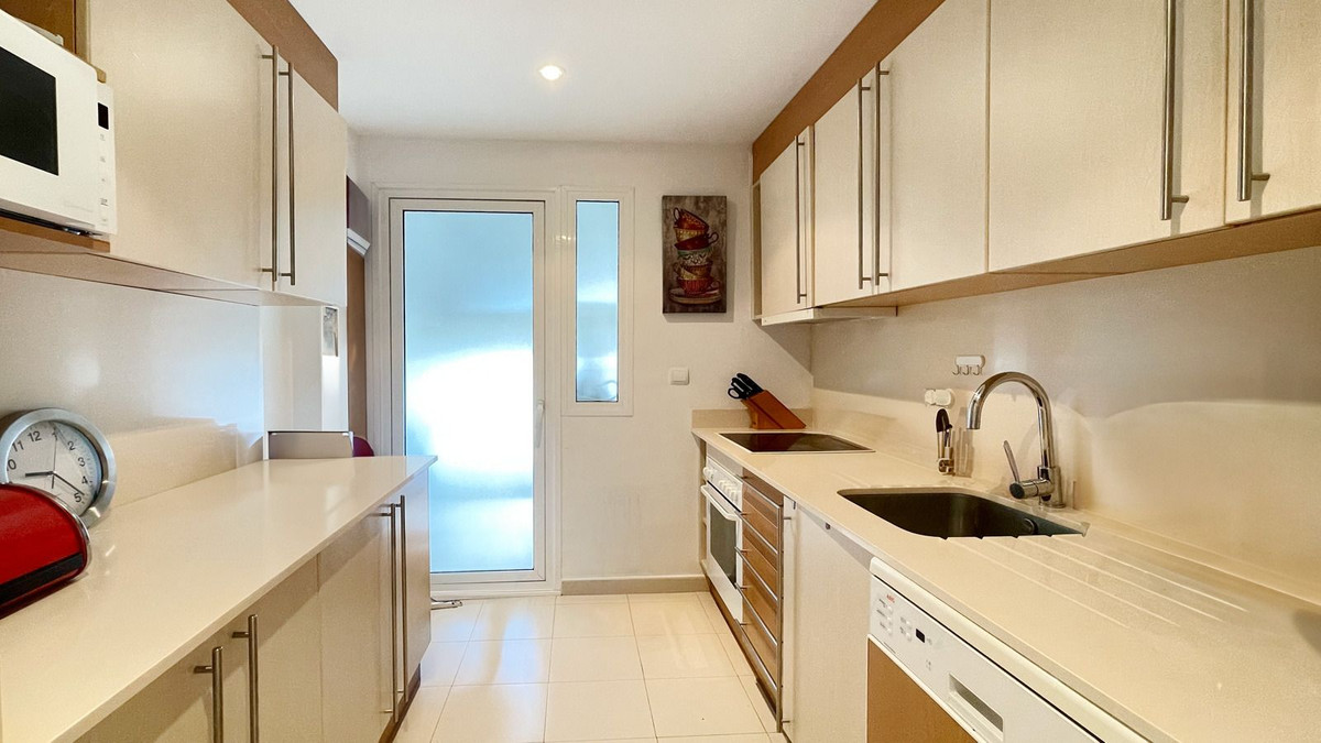 4 Bedroom Apartment for Sale in Nueva Andalucía — 8