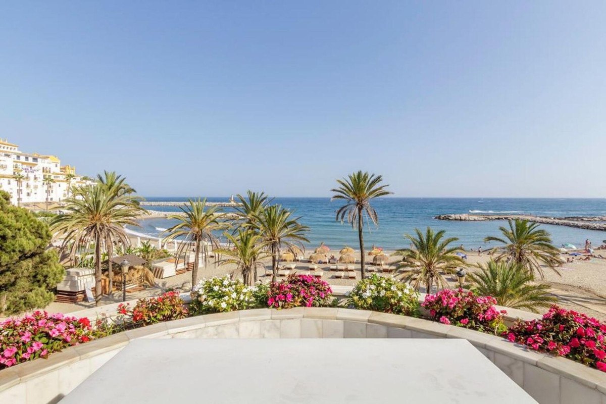3 Bedroom Apartment for Sale in Puerto Banús