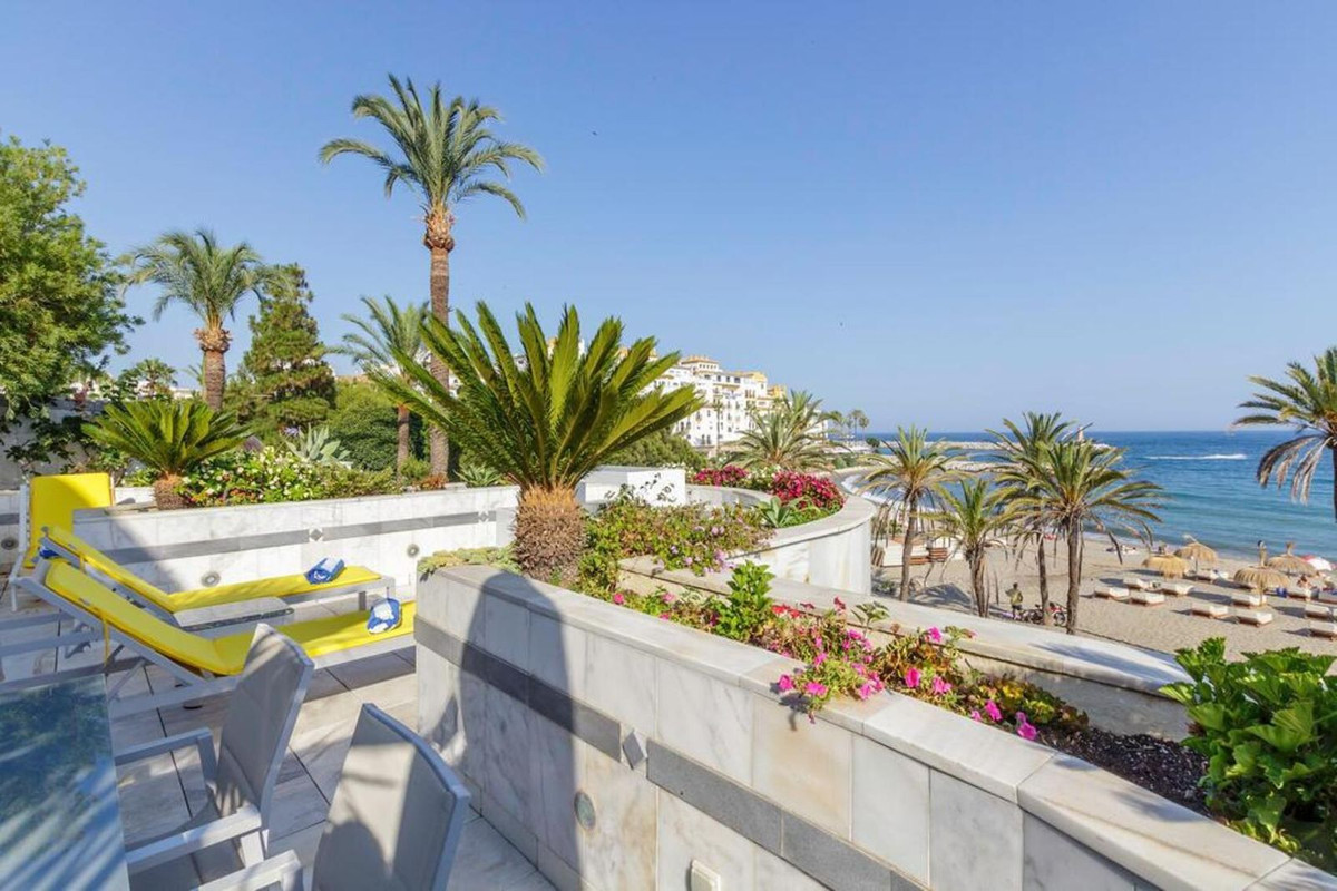 3 Bedroom Apartment for Sale in Puerto Banús — 3
