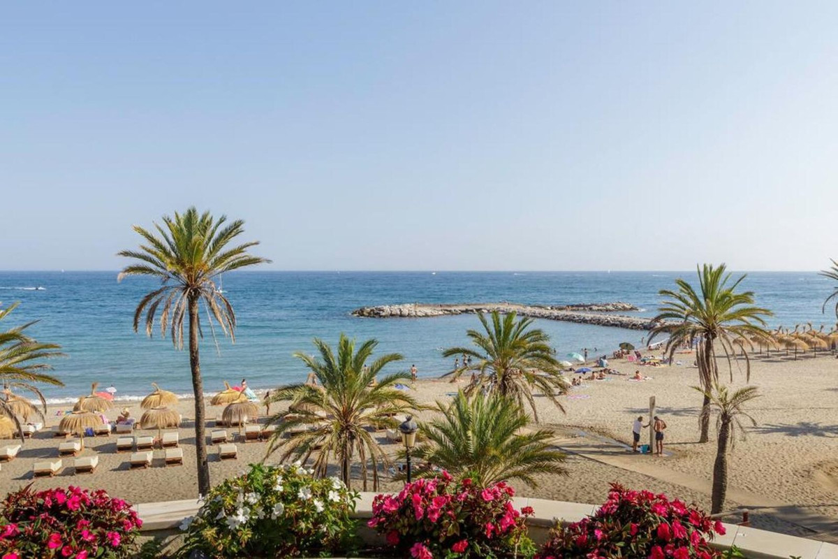 3 Bedroom Apartment for Sale in Puerto Banús — 6