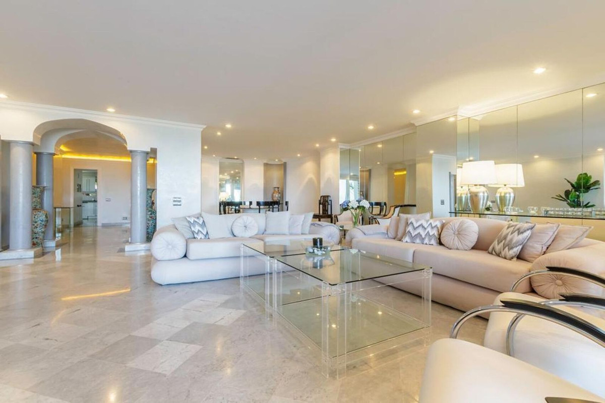 3 Bedroom Apartment for Sale in Puerto Banús — 7