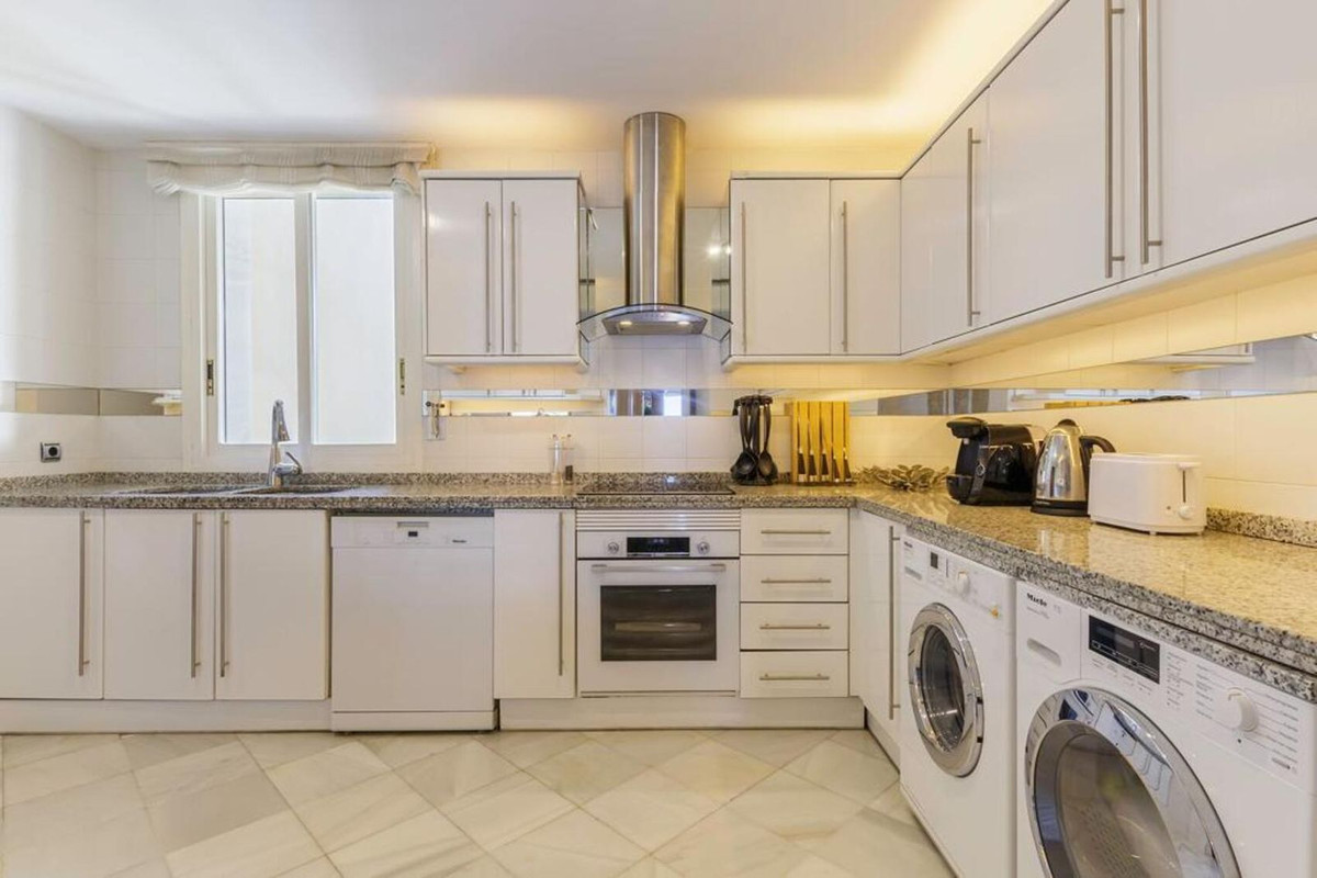 3 Bedroom Apartment for Sale in Puerto Banús — 8