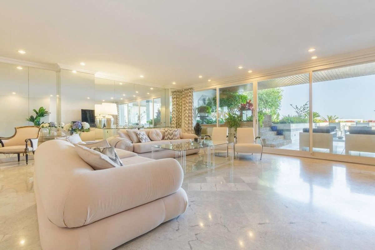 3 Bedroom Apartment for Sale in Puerto Banús — 9