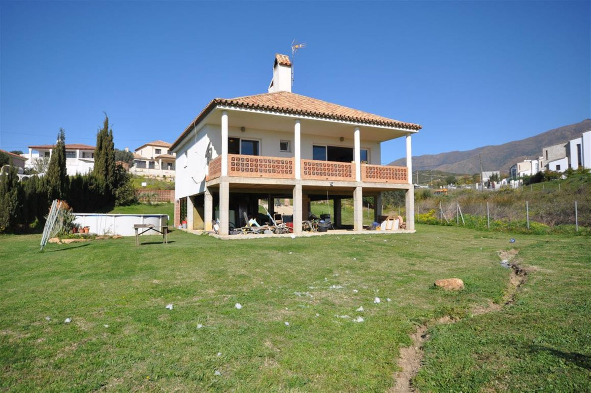 3 Bedroom Villa for Sale in Estepona