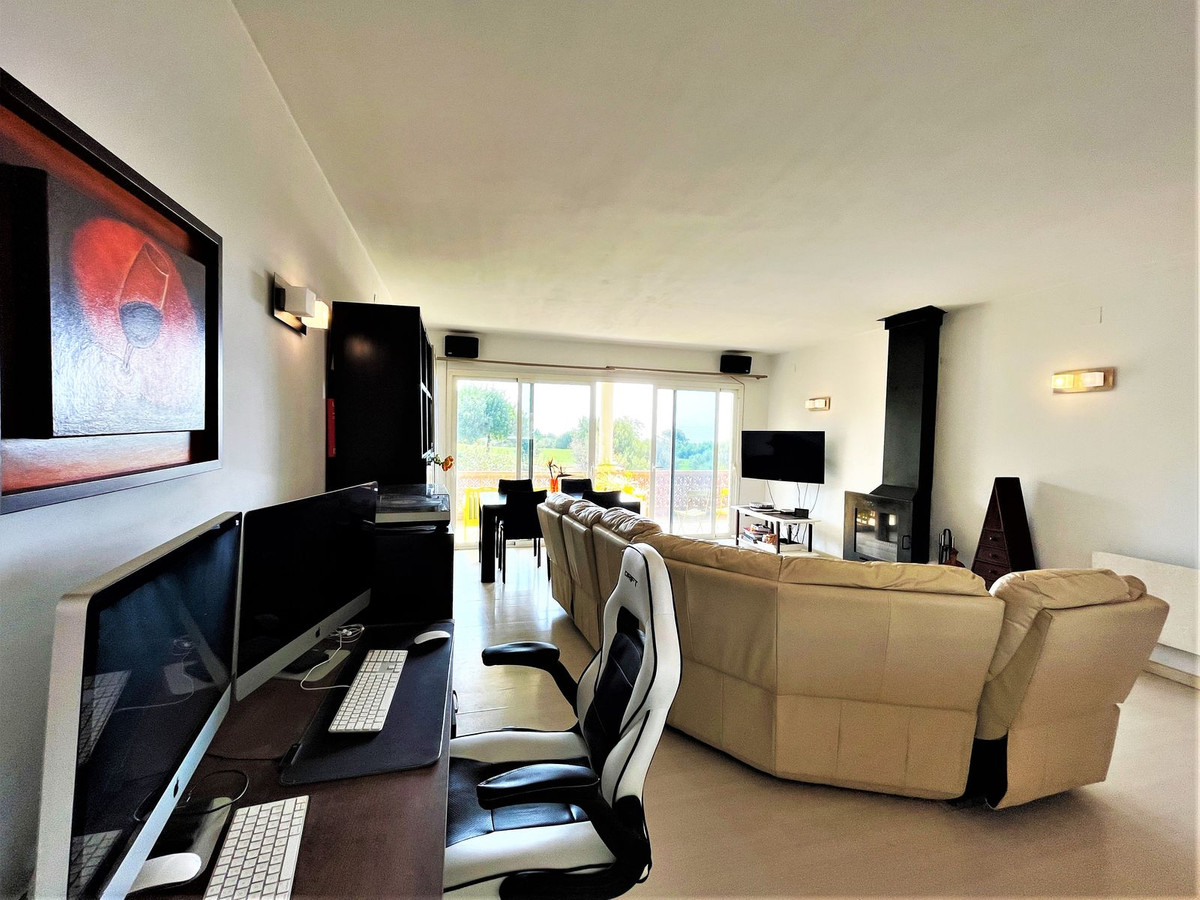 3 Bedroom Villa for Sale in Estepona — 7
