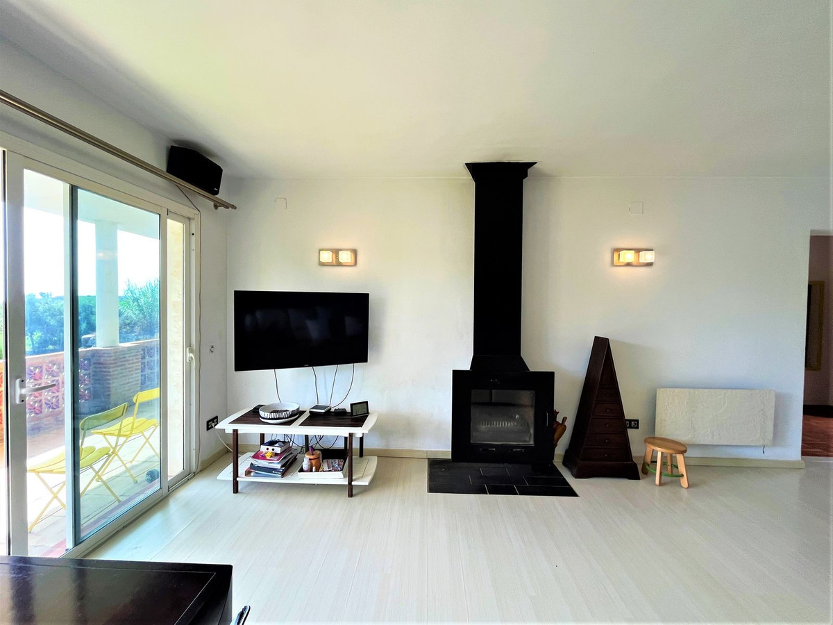 3 Bedroom Villa for Sale in Estepona — 9