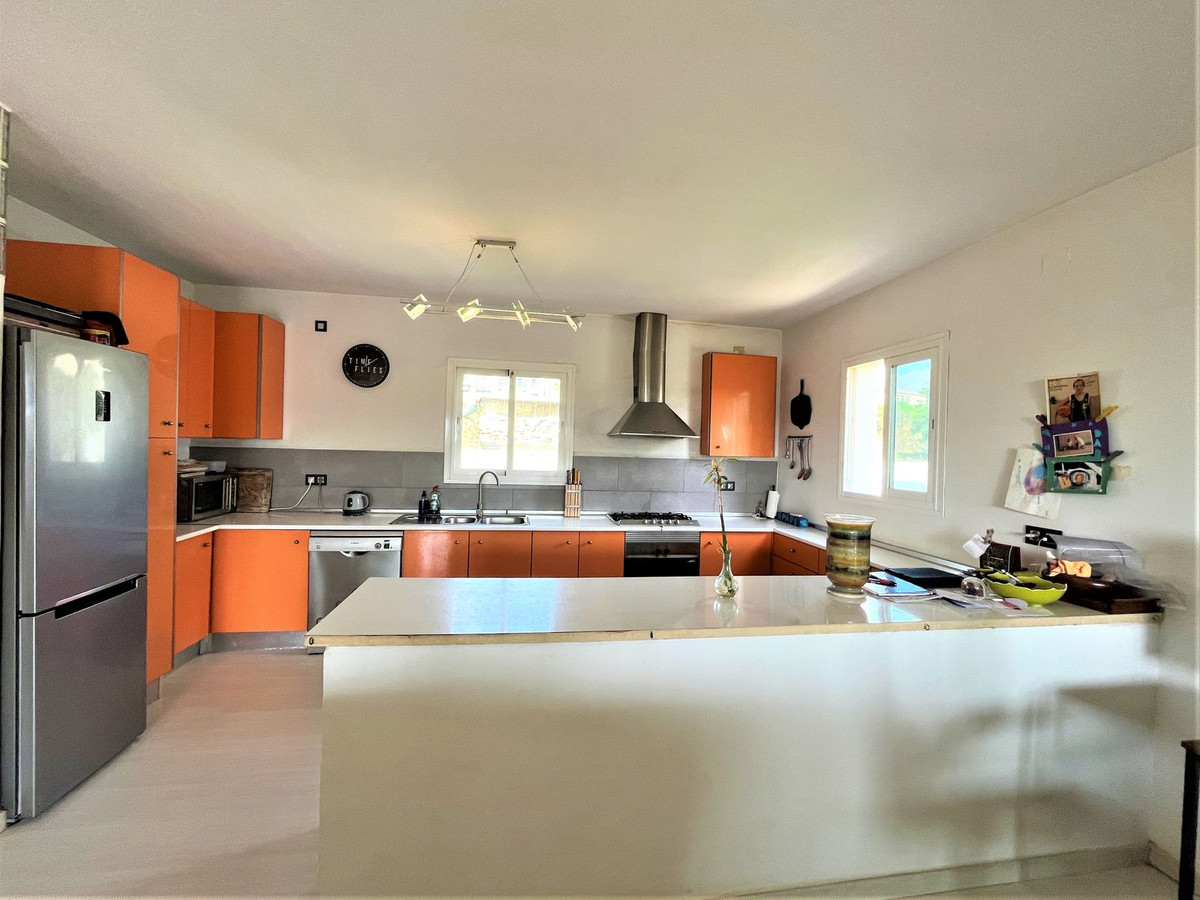 3 Bedroom Villa for Sale in Estepona — view 10