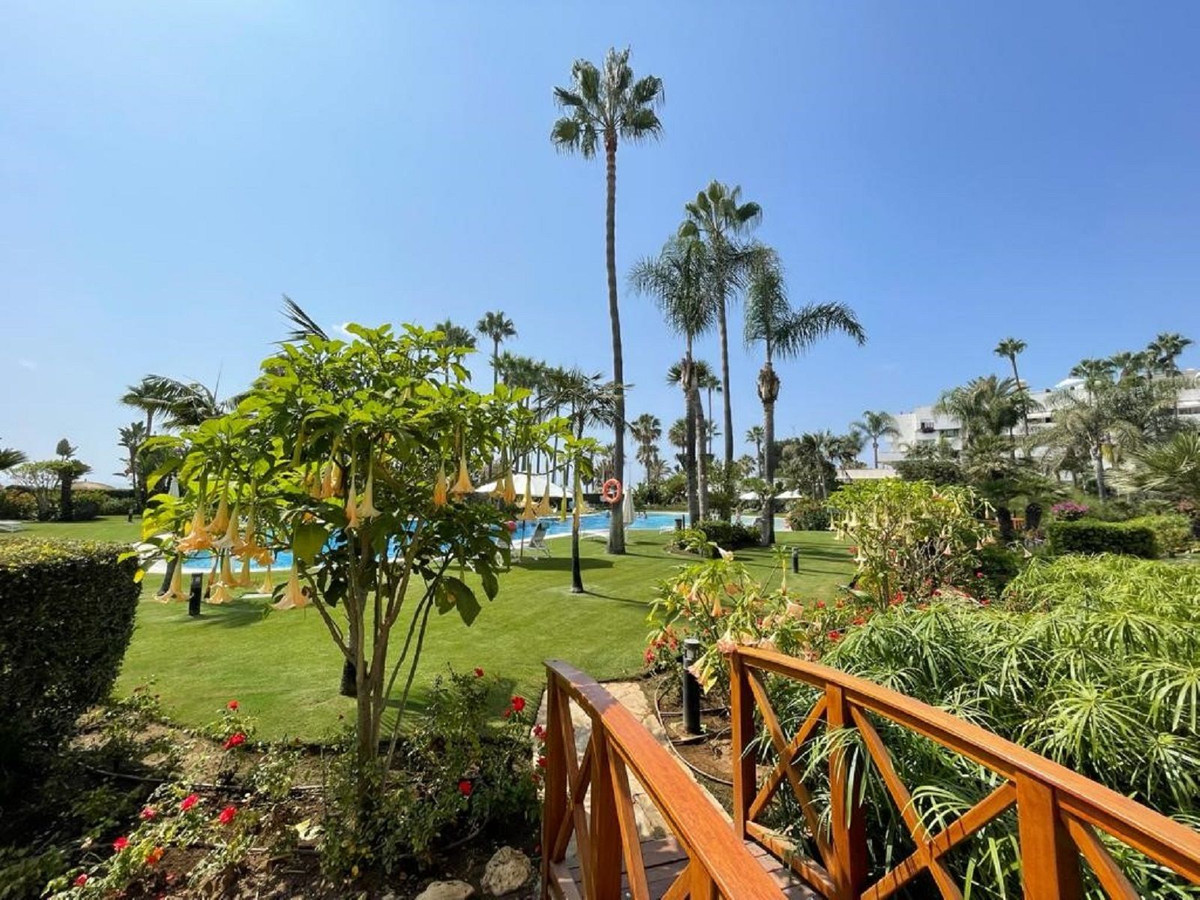 3 Bedroom Apartment for Sale in Puerto Banús — 2