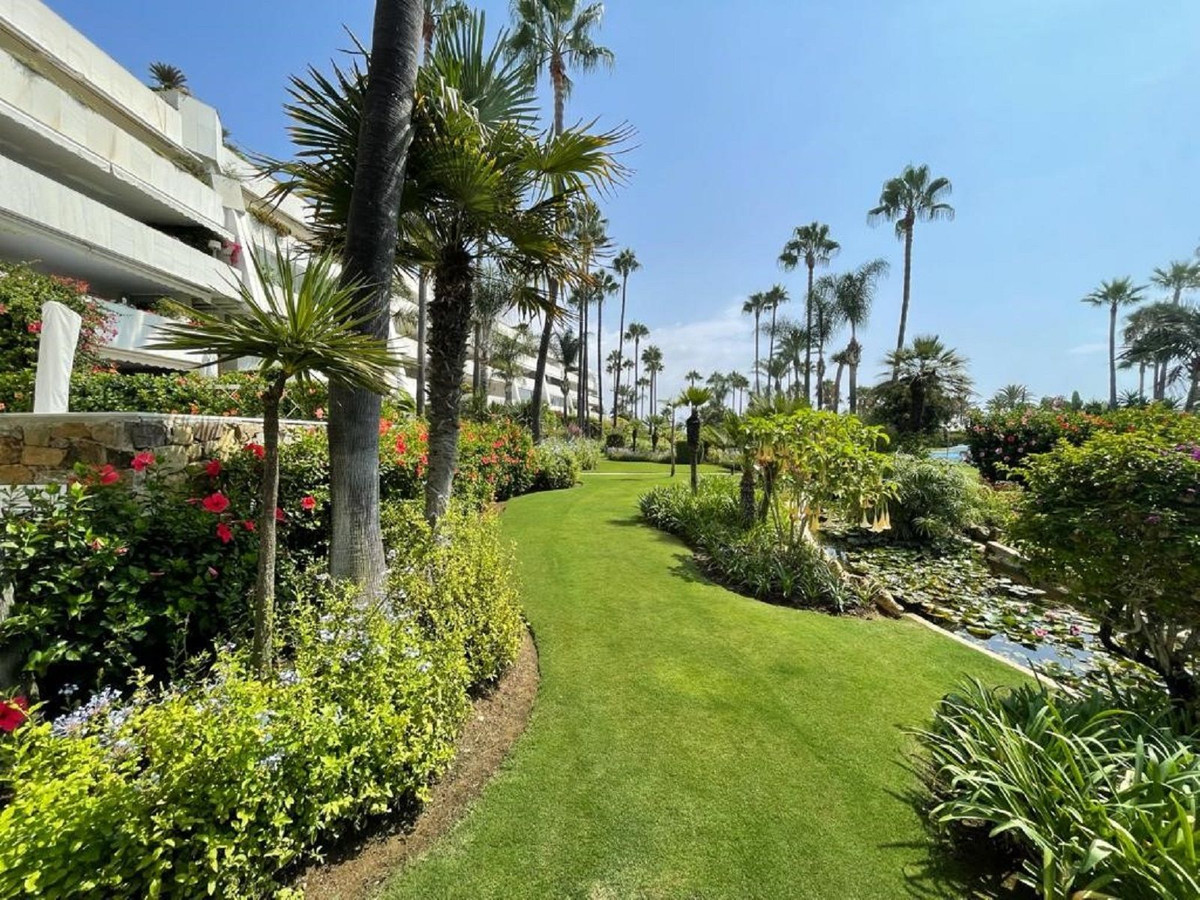 3 Bedroom Apartment for Sale in Puerto Banús — 3