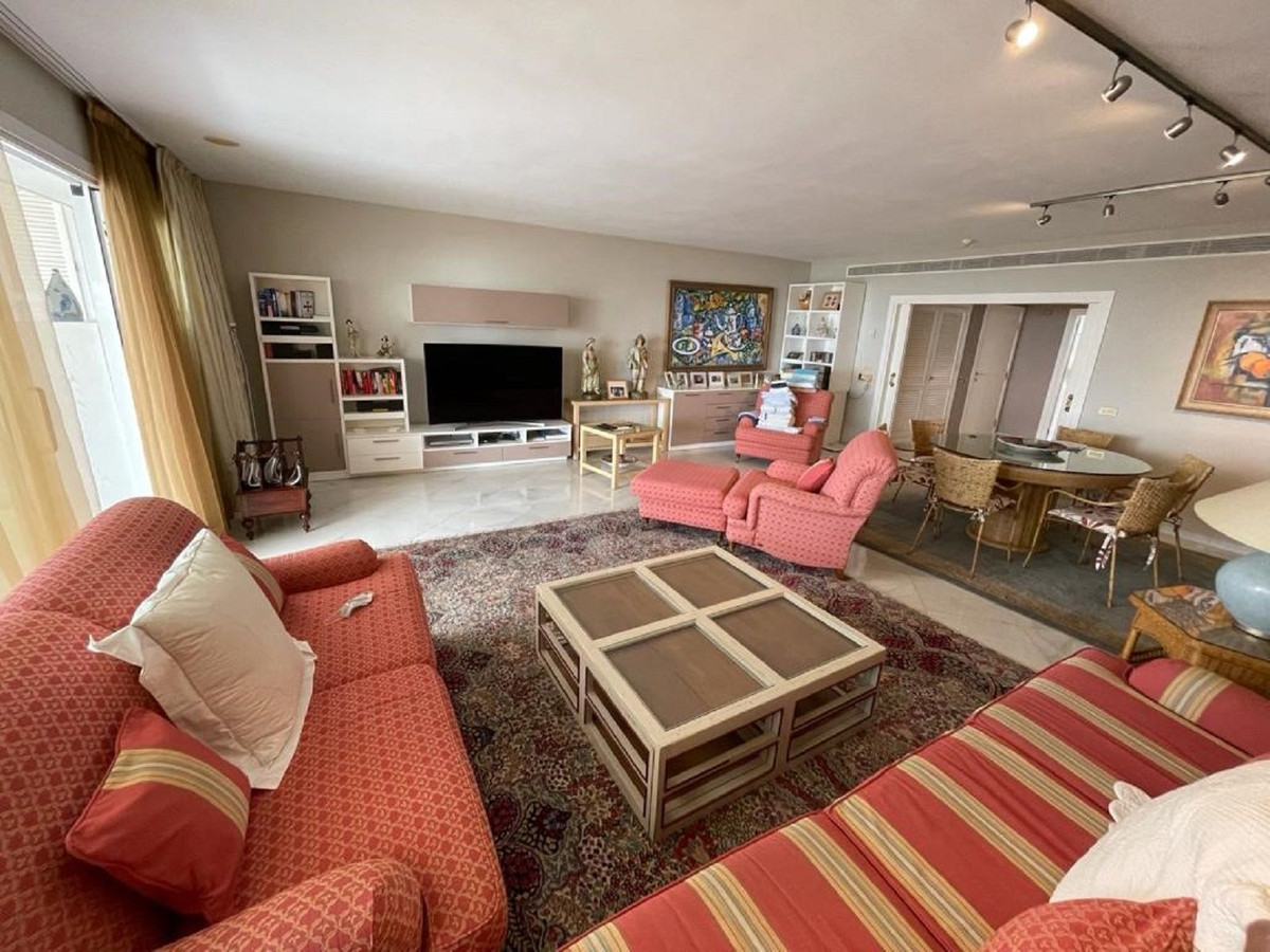 3 Bedroom Apartment for Sale in Puerto Banús — 8