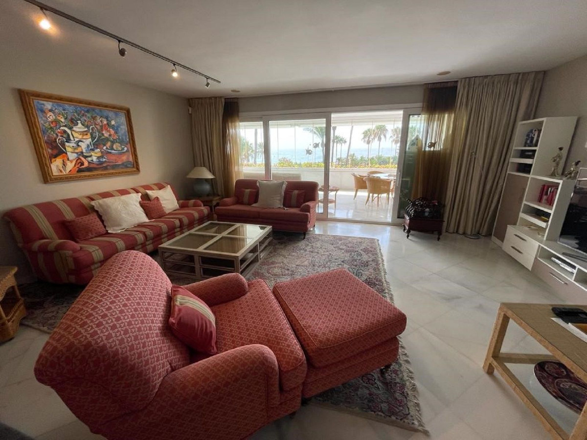 3 Bedroom Apartment for Sale in Puerto Banús — 9