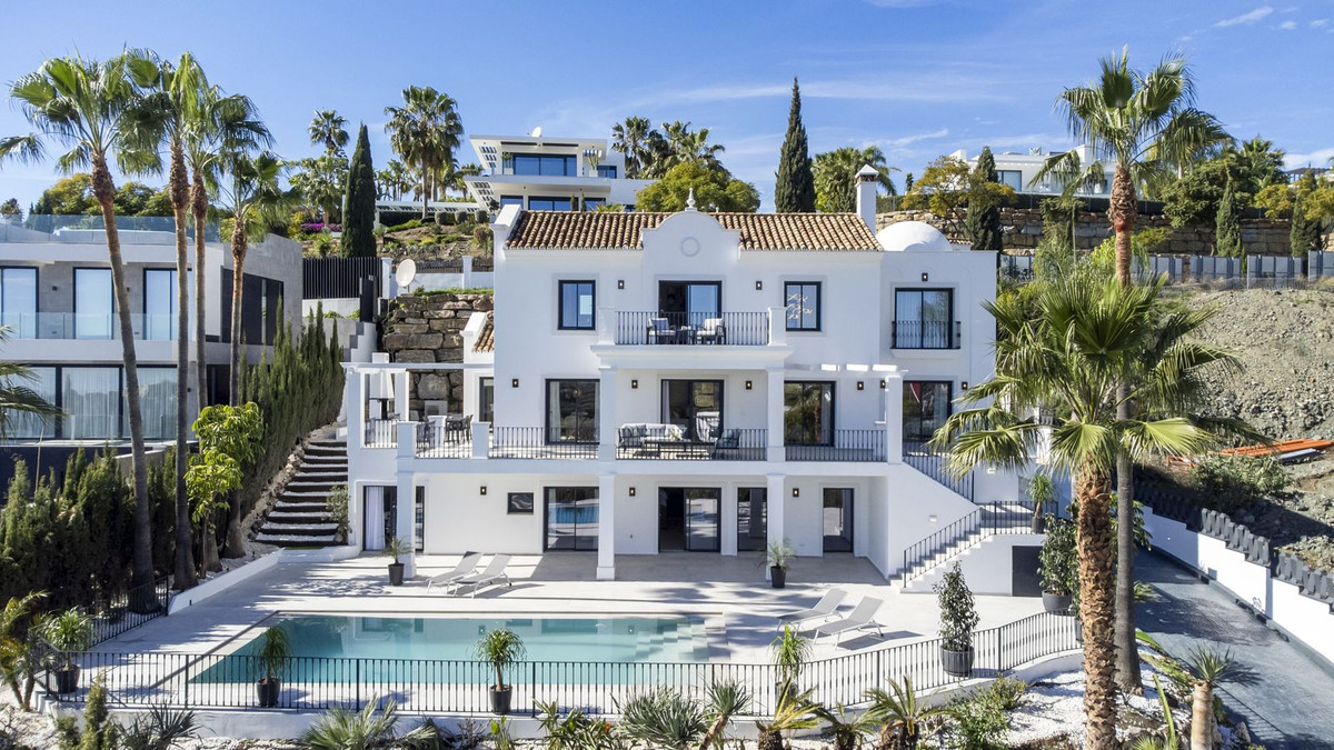 5 Bedroom Villa for Sale in Los Flamingos
