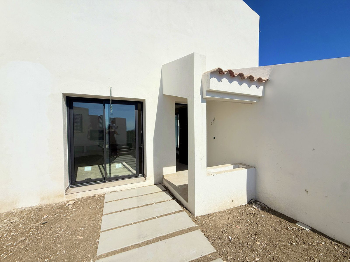 2 Bedroom Villa for Sale in Estepona — view 11
