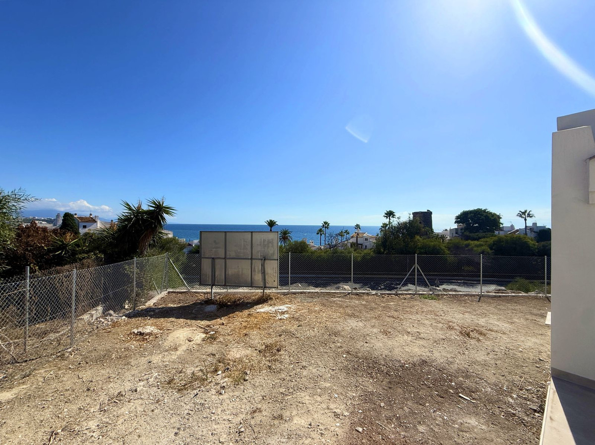 2 Bedroom Villa for Sale in Estepona — view 12
