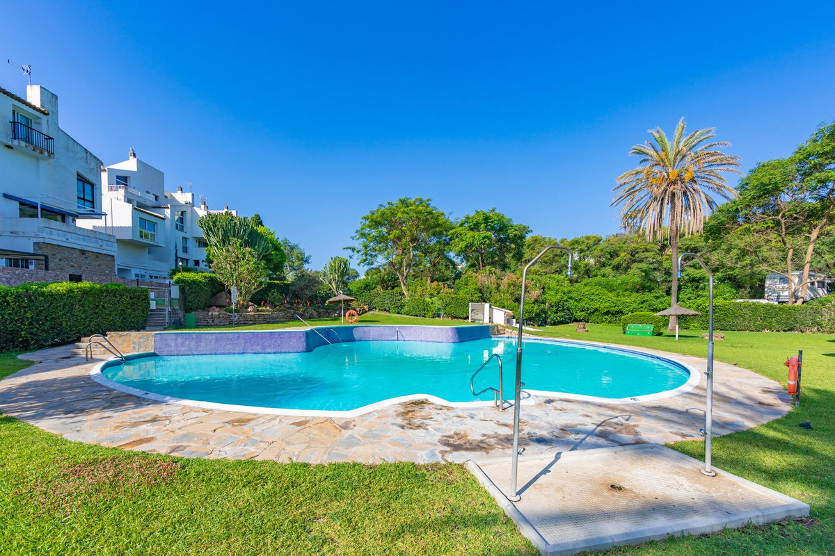 2 Bedroom Villa for Sale in Estepona — view 15