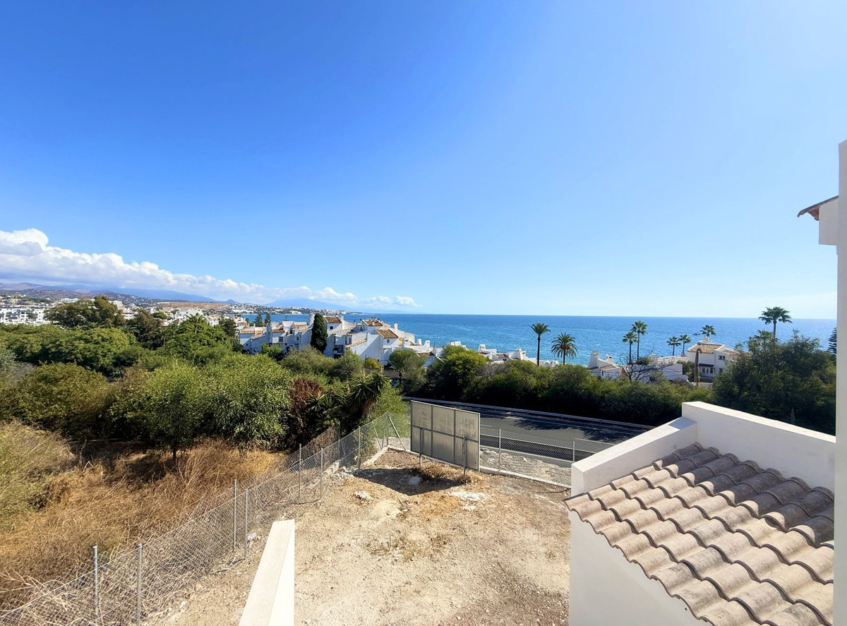 2 Bedroom Villa for Sale in Estepona — view 16