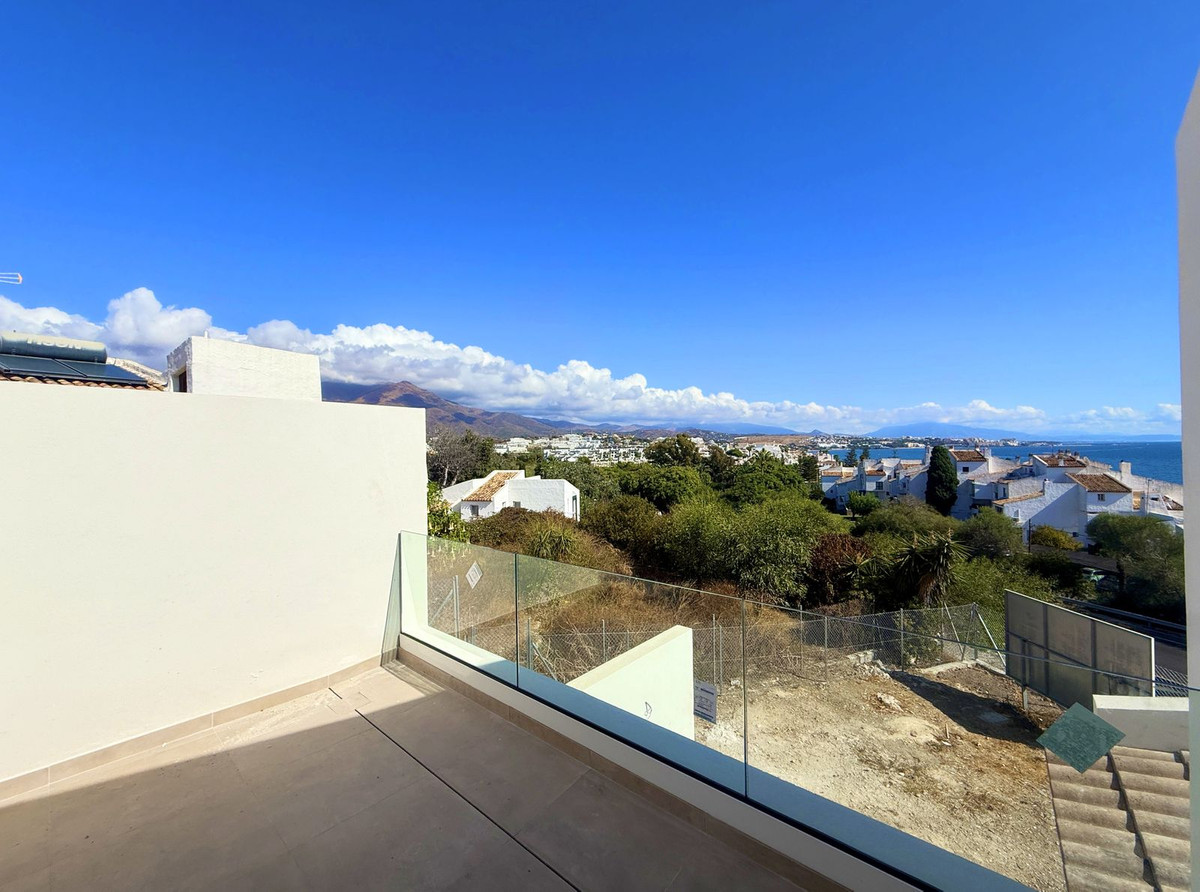 2 Bedroom Villa for Sale in Estepona — view 17