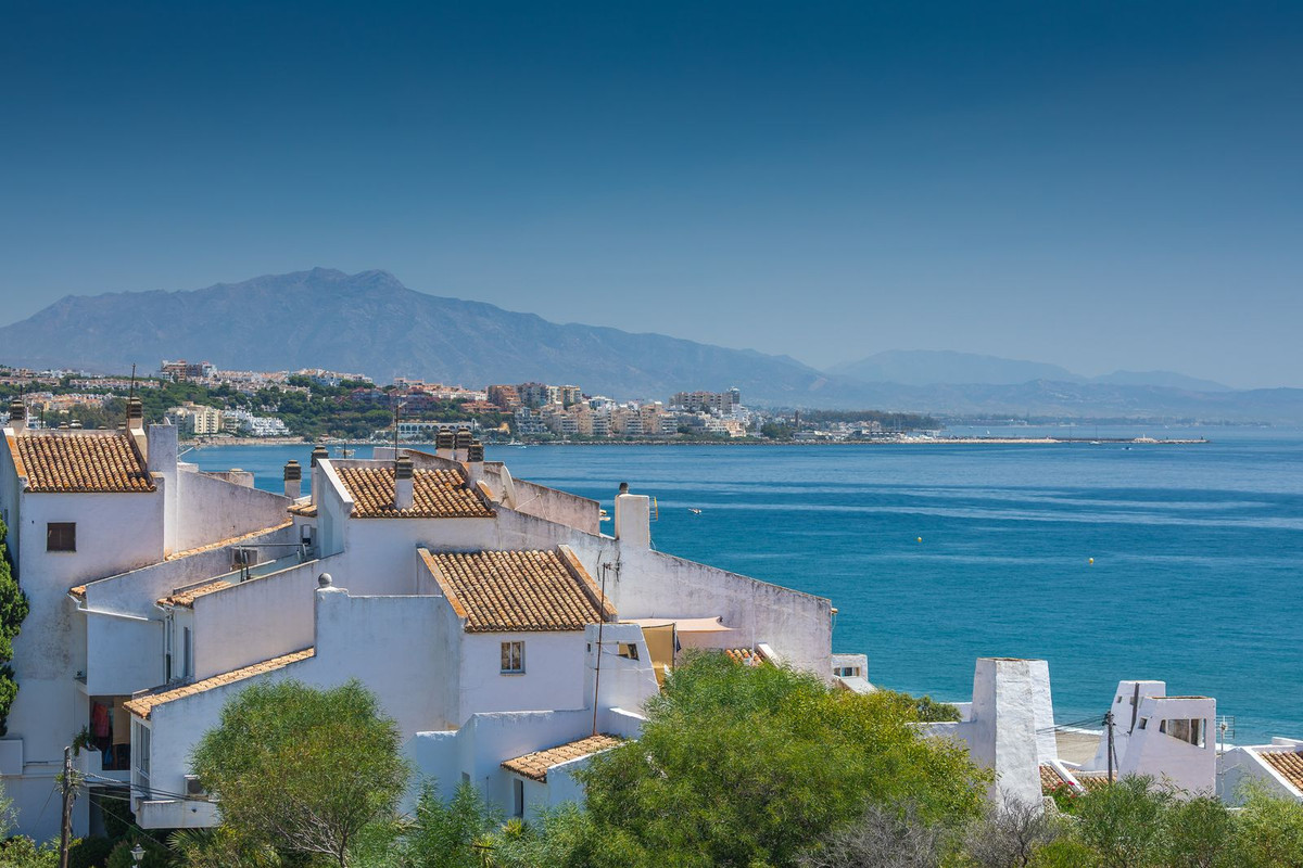 2 Bedroom Villa for Sale in Estepona — view 20