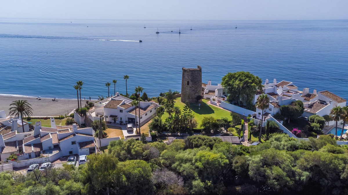 2 Bedroom Villa for Sale in Estepona — 6