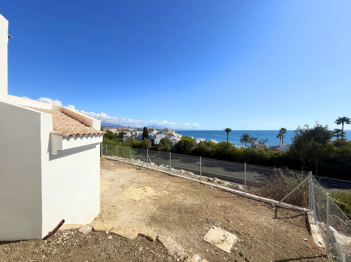 2 Bedroom Villa for Sale in Estepona — 9