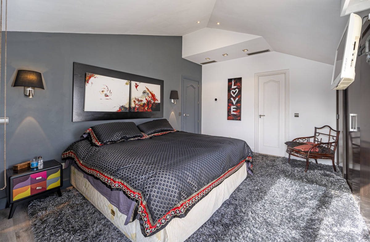 2 Bedroom Apartment for Sale in The Golden Mile — view 11