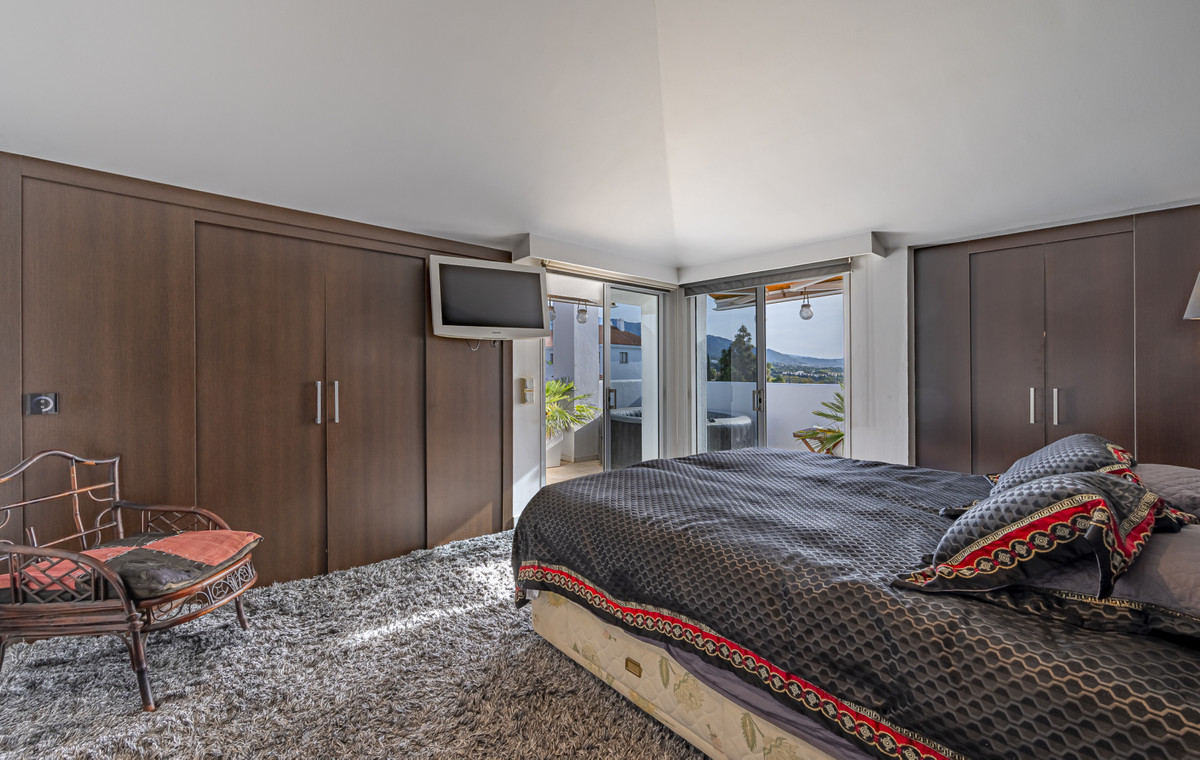 2 Bedroom Apartment for Sale in The Golden Mile — view 12