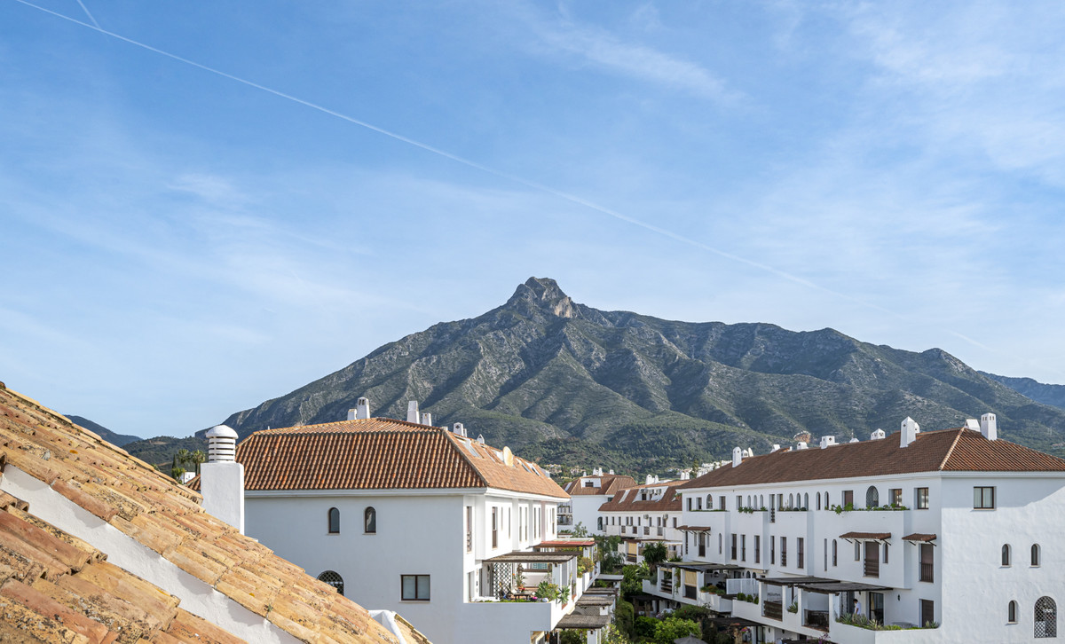 2 Bedroom Apartment for Sale in The Golden Mile — view 16