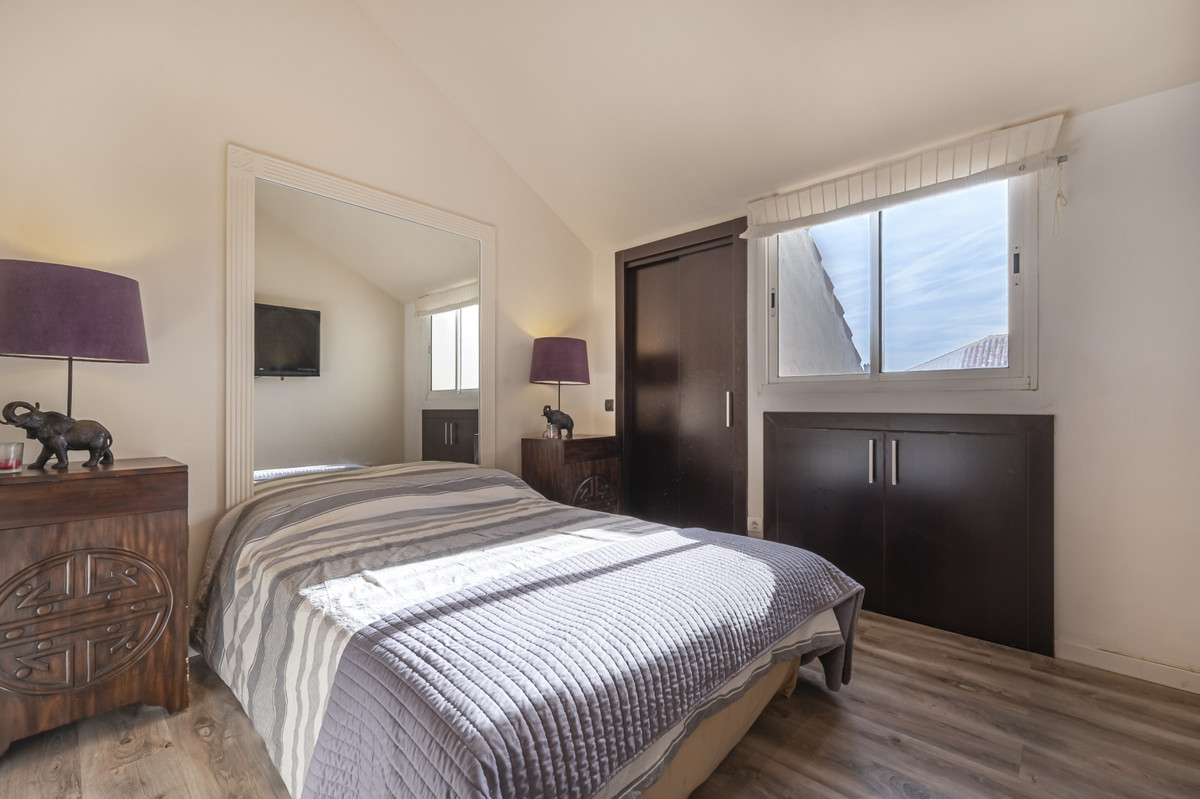 2 Bedroom Apartment for Sale in The Golden Mile — view 17