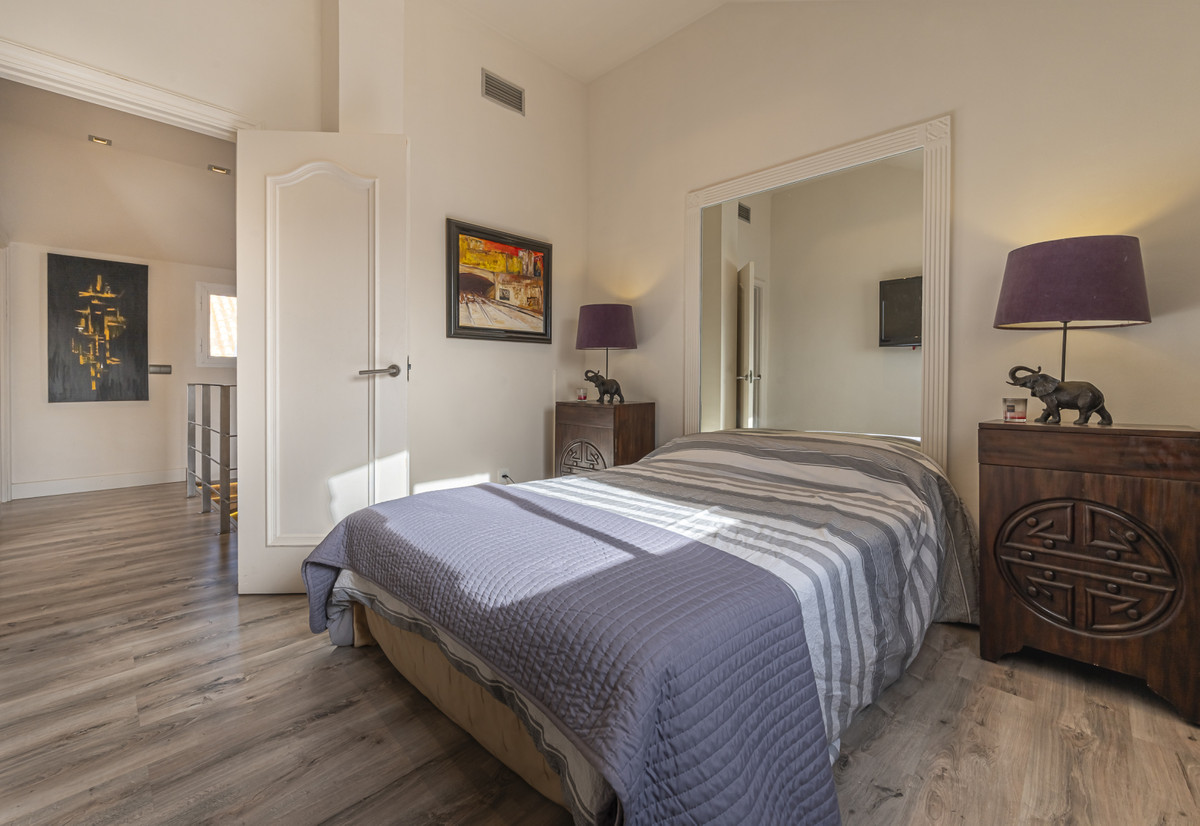2 Bedroom Apartment for Sale in The Golden Mile — view 18