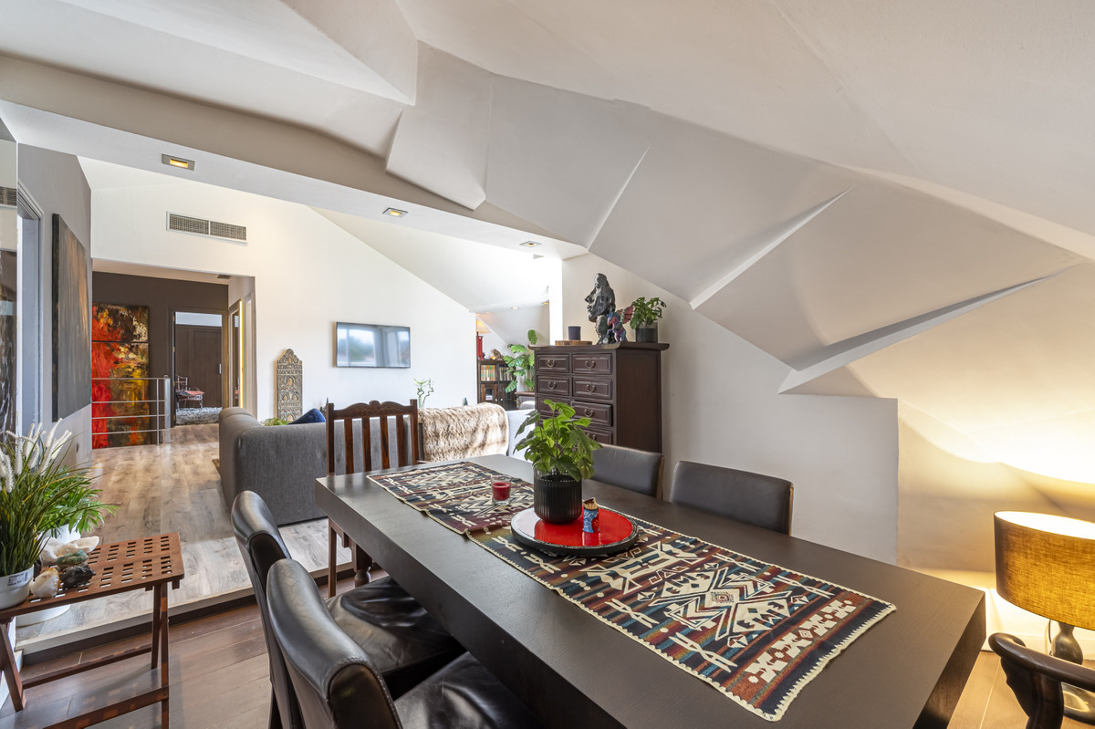 2 Bedroom Apartment for Sale in The Golden Mile — view 20
