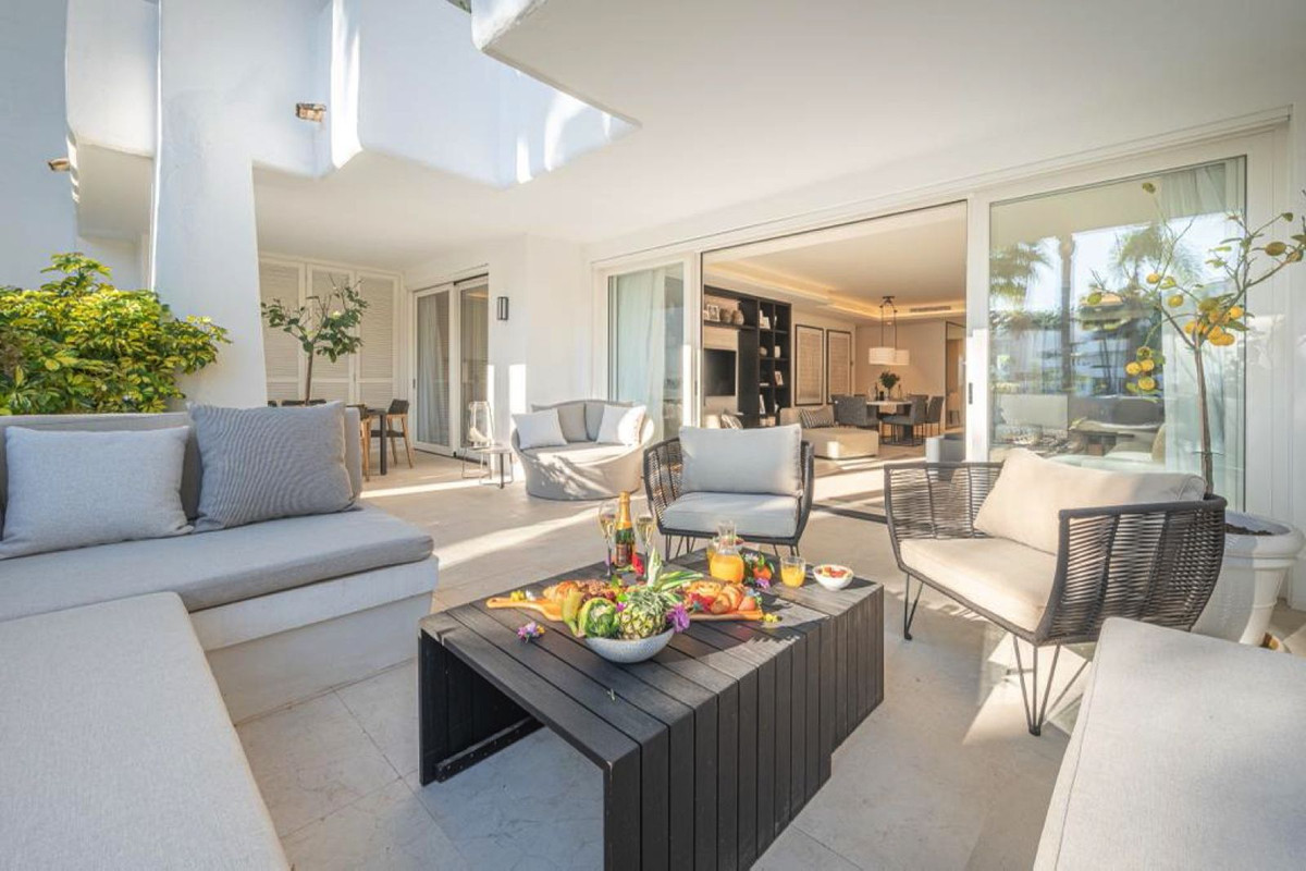 3 Bedroom Apartment for Sale in The Golden Mile — 2