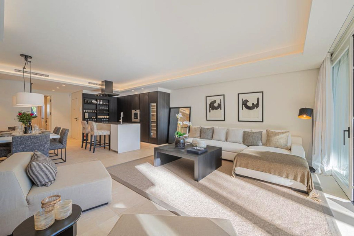 3 Bedroom Apartment for Sale in The Golden Mile — view 10