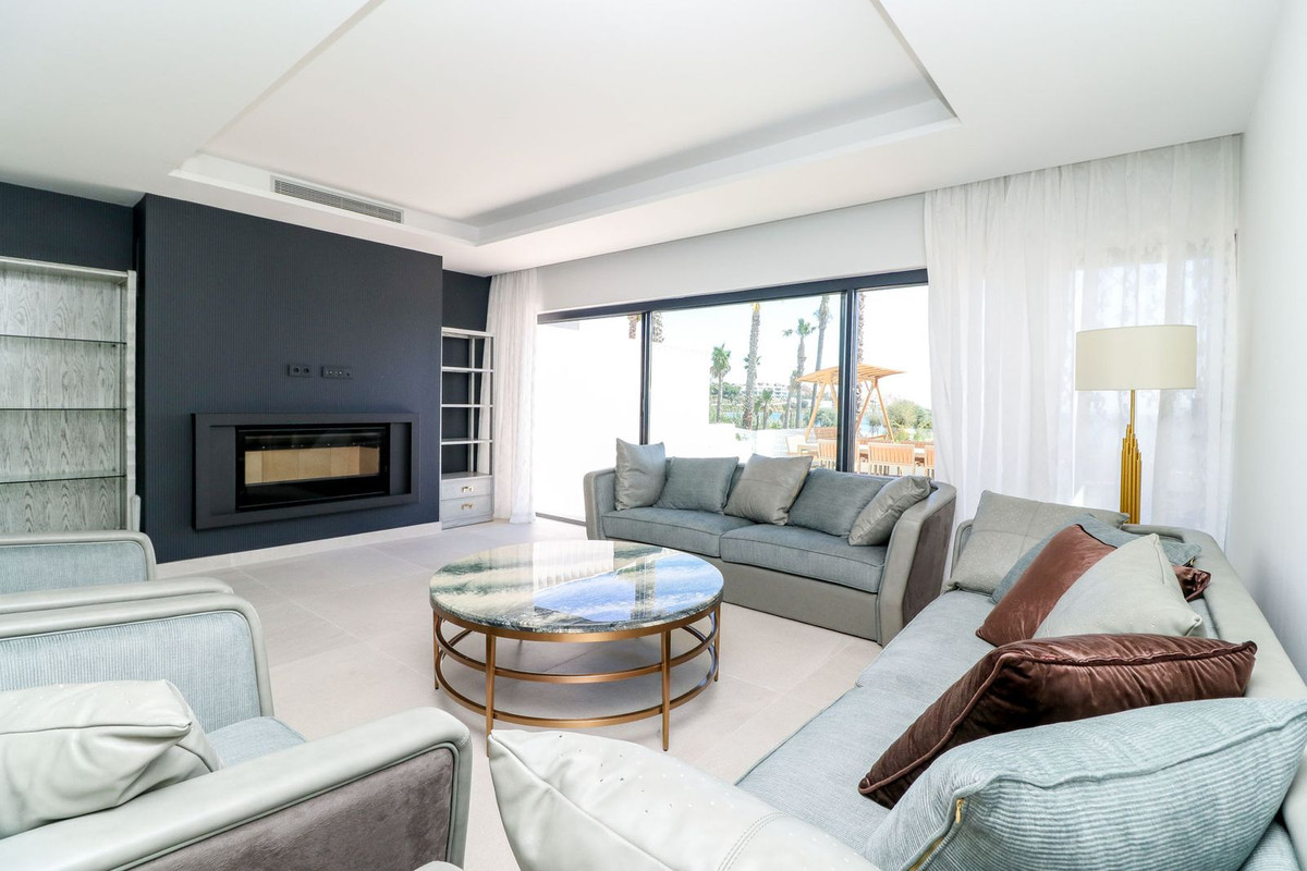 3 Bedroom Villa for Sale in Estepona — 2
