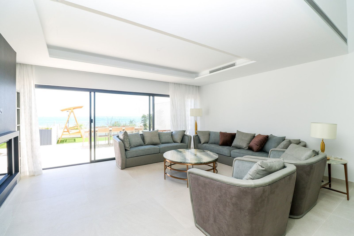 3 Bedroom Villa for Sale in Estepona — 3