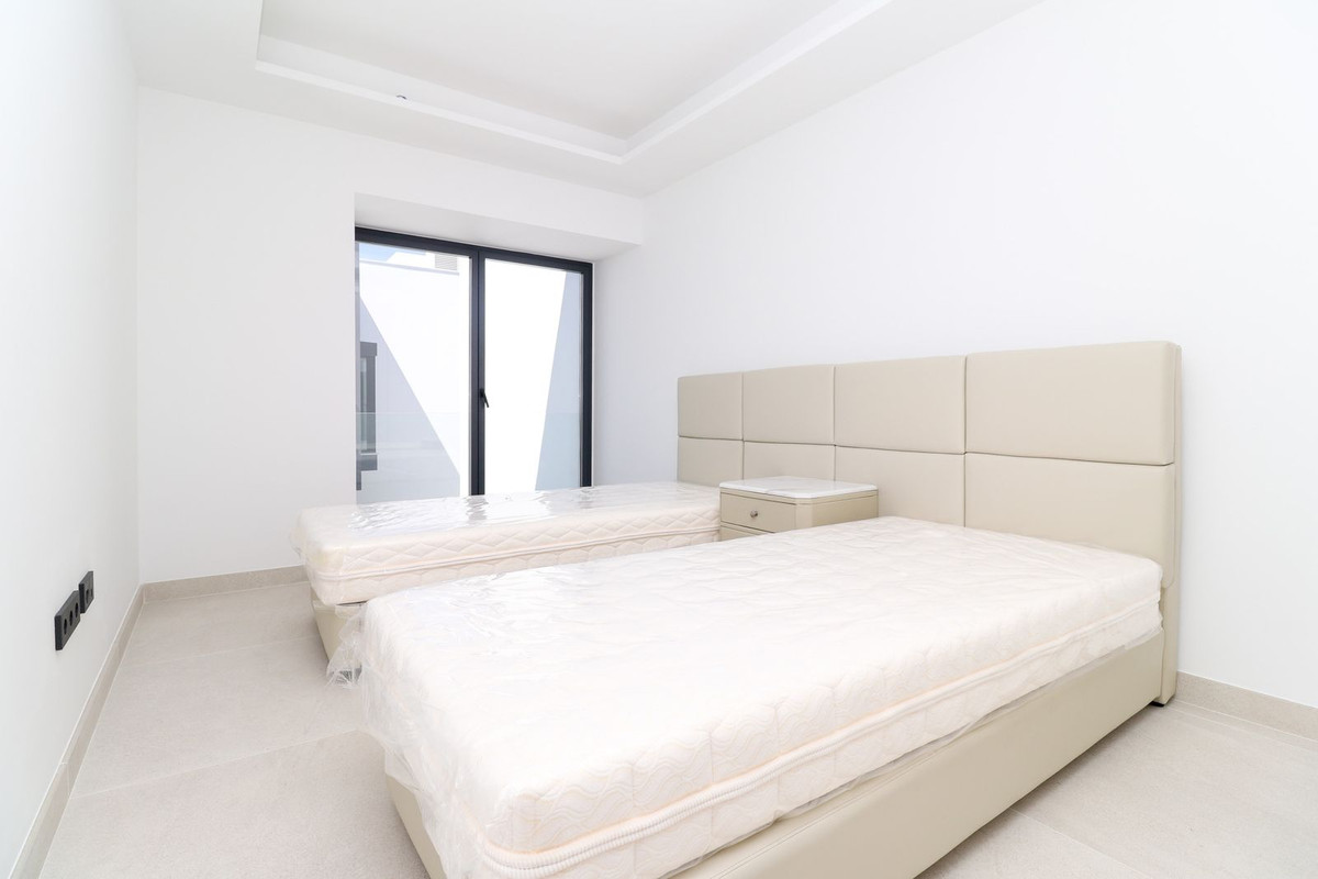 3 Bedroom Villa for Sale in Estepona — 5