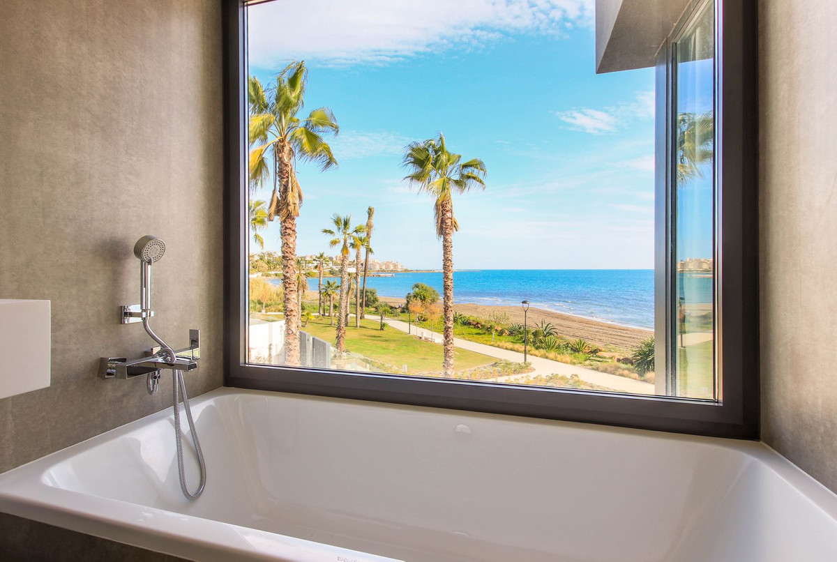 3 Bedroom Villa for Sale in Estepona — 9